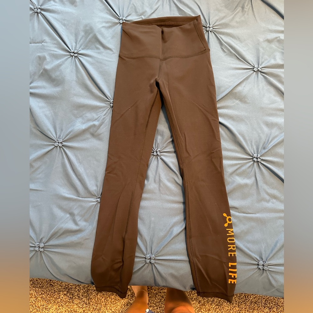High-Rise Black Leggings with 'More Life' Accent